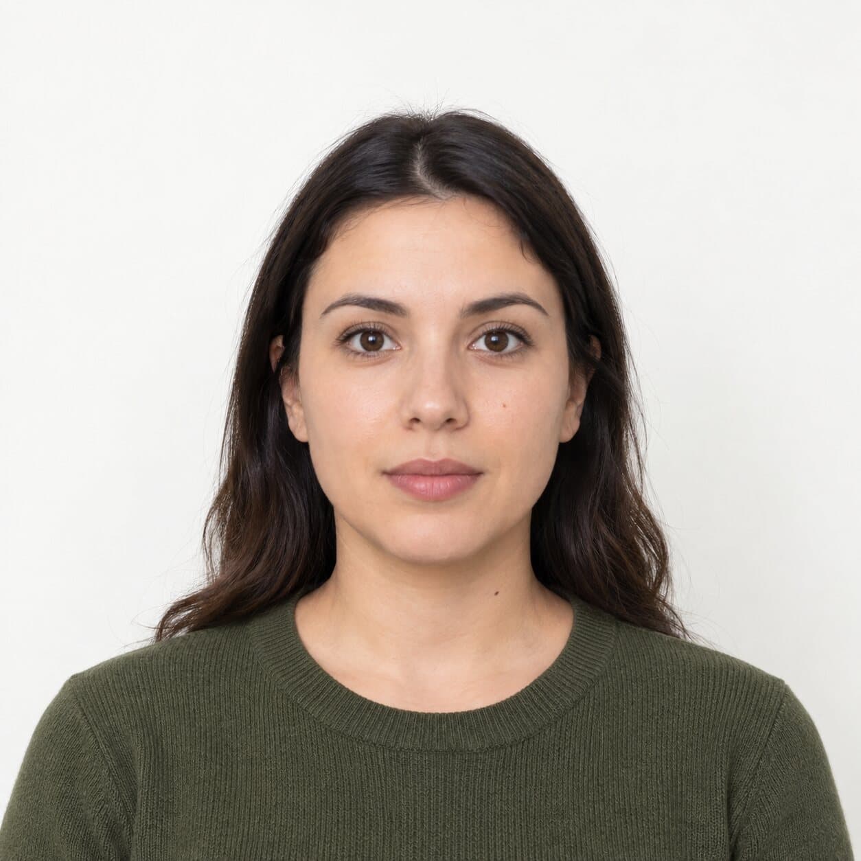 Illustration of suitable DV Lottery portrait framing for a photo taken with a phone camera