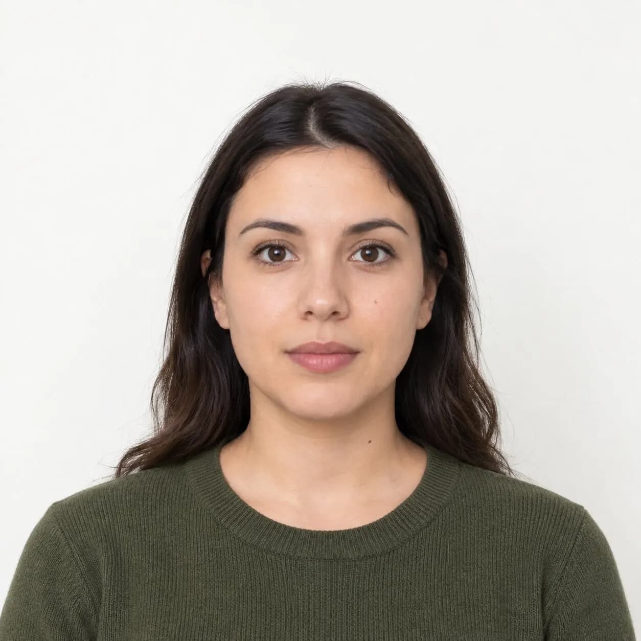 Illustration of suitable DV Lottery portrait framing for a photo taken with a phone camera